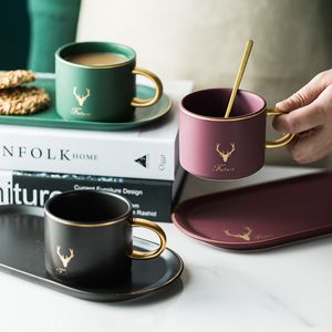 Lyxig guldfälg keramik älg kaffe kopp sked set dessert platta rånar rätter kits tallrik set julklapp mjölk kopp drickware