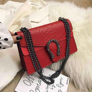 2019 Nuova borsa a tracolla Catene Messenger Fashion Girls Borsa casual Semplice per il tempo libero Personalità Piccola donna quadrata