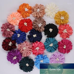 Ghirlande di fiori decorativi 20 pezzi / lotto Dimensioni 5,5 cm Tessuto Panno Capolini fatti a mano Materiale margherita fai da te per accessori per capelli da ragazza di nozze Esperto di prezzi di fabbrica