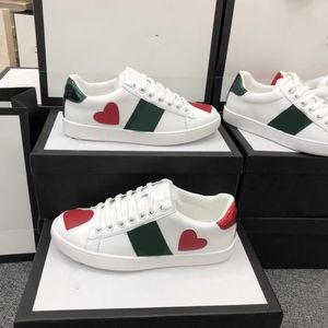 Män kvinnor casual sko designer skor jul klassisk vit sneaker rand duk skarv sneakers djurbroderi tränare med låda