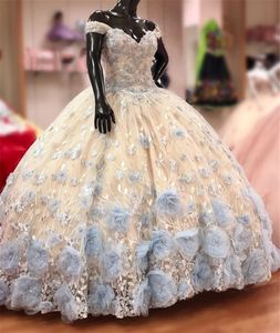 Light Sky Blue Ball Gown Quinceanera klänningar Pärlor 3D blommor från axel formella prom klänningar söt 16 klänning vestido de 15 anos