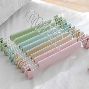 5Pcs Appendiabiti colorato nordico per vestiti Pantaloni per la casa Clip Cappotto Appendiabiti Rack Home Storage Closet Organizer Accessori 210702