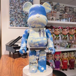 Ny Pre-Sale Violent Byggblock Bear Bearbrick Blå Headed White Cloud 1000% Rene Magritte Castle samma trend prydnad Barnens gåva 70cm