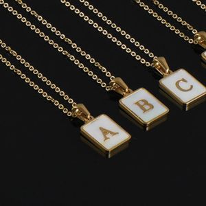 Мода алфавит стиль кулон ожерелья инициалы A до Z буквы квадратные шарм с белой оболочкой роскошные позолоты ожерелье оптом