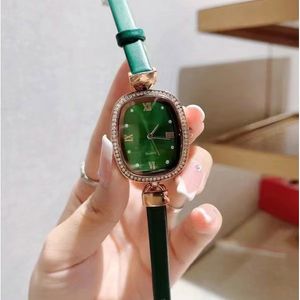 Klänning Kvinnor Klockor Ovala Ring Diamant Bezel Röd Grön Läderrem Quartz Watch Mors daggåva till damer Valentine Present Designer Armbandsur Reloj de Lujo