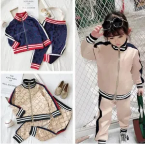Çocuk Giyim Eşofman Mektubu Baskı Eşofman Moda Tasarımcısı Mont ve Pantolon Rahat Spor Kazak Erkek Kız Elbise 3-7 Yıl