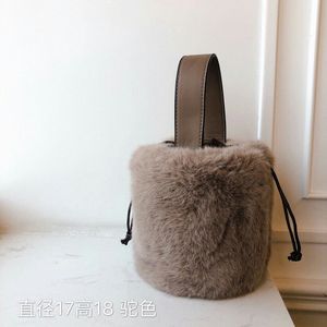 2021 가을과 겨울 새로운 한국 이스트 게이트 흡입 양동이 가방 Maomao 그물 레드 바이타 휴대용 단일 어깨 메신저 가방