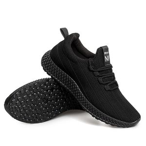 Toppkvalitet 2021 Sport För Mens Kvinnor Running Skor Triple Black Red Outdoor Andningsbara Löpare Sneakers Storlek 39-44 Wy06-20261