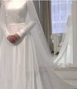 Långärmad muslim Bröllopsklänning Vestido de Novia 2021 Vit Satin Knappar Lace Appliques Arabiska En Linje Brudklänningar Skräddarsy