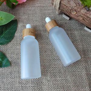 Garrafas de recipiente de óleo essencial de plástico transversal vazio com tampa de bambu Cuidados de pele de embalagem Bottle Garrafa Boteira