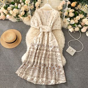 女性の甘い花のドレス夏のフランスのパフスリーブ包帯Aラインドレス韓国ロマンチックな休暇ビーチSundress 210419