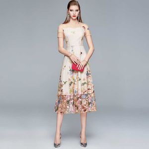 Desenhado vestido de passarela chega malha bordado flor vestido de verão feminino manga curta doce longo 210529