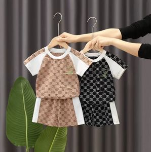 Set di vestiti estivi per bambini Camicie alla moda per bambini Pantaloncini Completi per tute da neonato per 0-5 anni