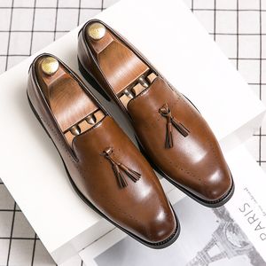 Lüks İtalyan Oxford Püskül Sığ Ayakkabı Deri Ayakkabı Brogue Moda Kanat Ucu Lace Up Düğün Ofis Elbise Erkekler Resmi Ayakkabı