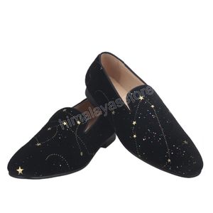 Black Velvet Gold Dot Stampa Mocassino Mocassini Handmade Mocassini da uomo Scarpe Scarpe British Classic Style Smoking Pantofole Plus Size