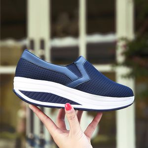 2021 Mens Mulheres Esportes Sapatos de Alta Qualidade Respirável Malha Triple Negro Negro Negro Azul Azul Automático Aumentar Runners Sneakers Tamanho 35-42 WY34-1608