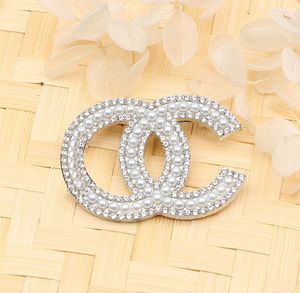 Luxury Brand Designer Double Letter Pins Brooches Women Gold Silver Crystal Pearl Rhinestone Cape Buckle Brooch Suit Pin Wedding Party Jewerlry Accessories Gifts