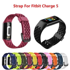 Watchband Soft Silicone Bands Mjuka Kvinnor Män Armband Sportband Hål för Fitbit Charge 5 Charge5 Watch Replacement Smart Tillbehör