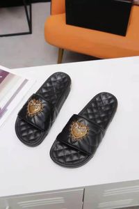 Klasyczne damskie klapki na płaskim obcasie najwyższej jakości designerskie gumowe sandały na platformie kryty antypoślizgowe klapki duże rozmiary 35-41-45