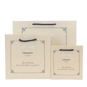 Beyaz Ürün Kutuları toptan satış-Hediye Paketi adet Doğum Günü Partisi Kutuları Beyaz Karton Düğün Yemeği Moda Kağıt Torbaları Şenlikli Ürünler