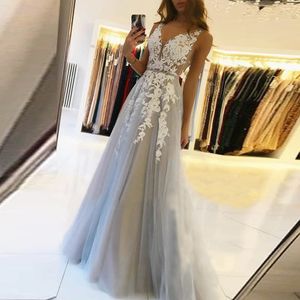 V Neck Długi Prom Dresses 2021 dla kobiet Sexy Grey Summer Backless White Lace Dubai Evening Party Suknia Nowy