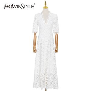 女性のための堅い白いドレスのためのvネックハーフスリーブハイウエストの中空アウトエレガントなスリムドレス女性服210520