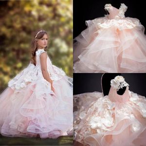 2022 Cute Pale Pink Flower Girl Dresses V Neck Hand Made Flowers Birthday Little Girls Wedding Dress Communion Pageant Gowns Tulle Floor Length Ruffles Ruched