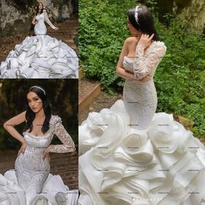 Luxury Mermaid Långärmad Bröllopsklänningar 2022 Tiered Ruffles Wave Cathedral Tåg One-Shoulder Princess Outdoor Bridal Dress