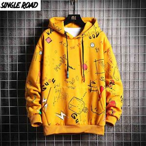 Single Road Męskie Anime Bluzy Mężczyźni Hip Huch Harajuku Bluza Mężczyzna Japoński Streetwear Oversized Yellow Hoodie Men Bludshirts 210715