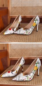 2022Designer Kalite Artı Boyutu 43 Yaz Kadın Sandalet Ayakkabı Nakış Sandal Yüksek Topuklu Elbise Çiçek Bayanlar Ayakkabı