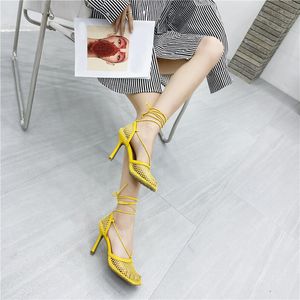 Eiluken 2021 Nowe Sexy Yellow Mesh Pumps Sandały Kobieta Plac Palec High Heel Lace Up Cross-Hollow Sukienka Buty SlhglalsWgj; LNXSF