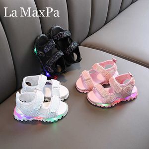 Wholesale toddler girls new arrivals for sale - Group buy 2020 New Arrival Kids Sandals Glowing Children Sandals with Light Toddler Girls Shoes Children Sandals Girls Princess Soft Shoes X0719