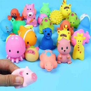 Toy Duck Water Squeeze Sounding Dabbling Soft Rubber Kids Duckling Small Animal Toddler Toys Pool Bath Tub Girl Boy 210712