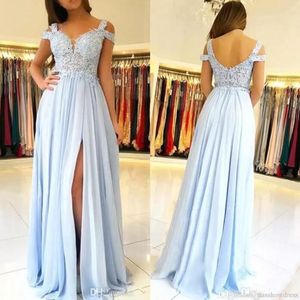 Sky Blue Szyfonowe Długie sukienki druhny Strapy spaghetti koronkowe aplikacje Ruched podzielony plus size Maid of Honor Wedding Guest Dress