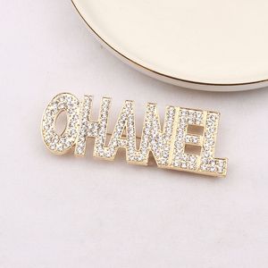 Luxury Women Designer Brand Letter Brooches 18K Gold Plated Inlay Crystal Rhinestone Jewelry Brooch Charm Pearl Pin 19Style Marry Wedding Party Gift Accessorie