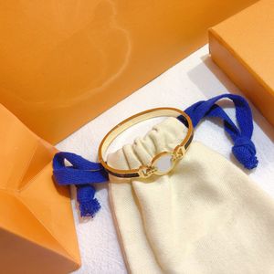 braccialetto di fascino in oro di lusso Gioielli con diamanti Braccialetti di design Bracciale in acciaio al titanio Gioielli da donna Classici ragazze festa di nozze amore Braccialetti d'argento