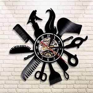 Barber Shop Vinyl Record Wall Clock Modern Design Skönhet Salong Store Vintage 3D Timepiece Haircut Horloge Frisörgåva 210401