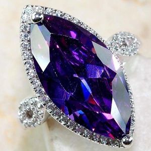 Rings de cluster Huitan Luxo Single Stone Ring Charm Mysterious Bright Purple Marquise Women Coquetel Party Fashion Engagement