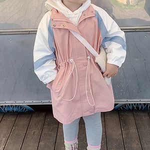 Cappotto per bambina Serie Primavera Autunno Giacca lunga a vento per bambini Stile europeo e americano Cuciture moda Capispalla per bambini 210515