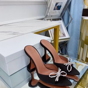 최신 디자이너 여성 샌들 빛나는 해바라기 크리스탈 정품 소 가죽 유일한 파티 여왕 럭셔리 크리스탈 여성 신발 9.5cm 높은 굽된 활 슬리퍼 샌들 35-42 H55
