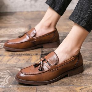 Mode Men's Leather Casual Driving Shoes Classic Slip On Flats Bekväm klubb Tassel Loafers Men Moccasins 2153