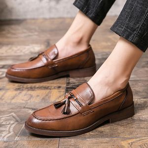 Sapatos de condução casual de moda de couro masculino clássico em apartamentos confortáveis club tassel mocassins mocassins b