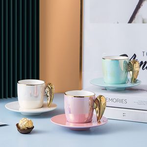 Nordic Porcelan Gold Angel Skrzydło Z Spodkiem Kolorowe Ceramiczne Coffee Cup Puchar Zestaw Nowy Home Decor Luksusowy Wedding Birthday Prezent