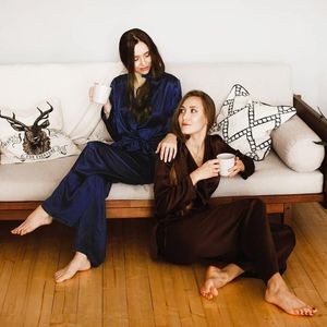 Kvinnors Sleepwear Solid Långärmad Kvinnor Badrock för Home Suit Set Elegant Satin Robe Set Pyjamas med byxor Vår 2021 Pajama