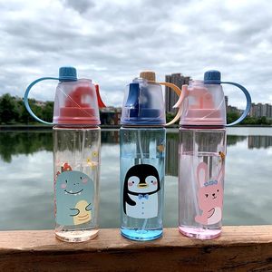 Bicchieri per cartoni animati da 600 ml Spray Bottiglia d'acqua per sport Bicchiere per bambini in plastica per esterni di grande capacità