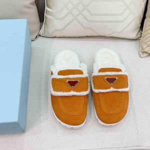 2021 Desiner Top in lana di alta qualità Scarpe invernali in peluche Mezze pantofole Indoor Hotle Sandali in pelliccia di volpe calda per donna Scivoli con scatola