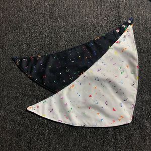 Classic Flora Print Pet Bandanas Dog Apparel Märke Brevmönster Husdjur Saliva Handduk 2 Färger Justerbar Teddy Schnauzer Triangle Scarf