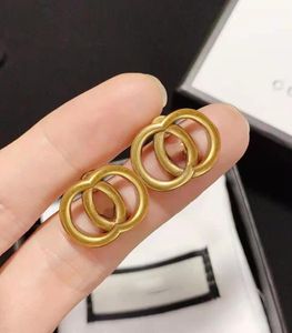 Marka Tasarımcı Klasik Stil Çift G Mektup Saplama Küpe Aretes bayanlar moda basit mücevher retro kulak saplamaları 2 çift