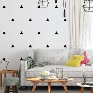 現代の短い北欧の幾何学模様3 dの壁紙黒のTrianaleリビングルームの寝室の紙の背景の家の装飾の壁紙
