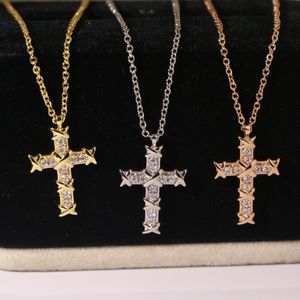 2022 Fashion Top Selling Cross Necklace Jewelry S925 Sterling Silver T Princess Cut Bling CZ Diamonds Party Eternity Clavicle Chains for Wom